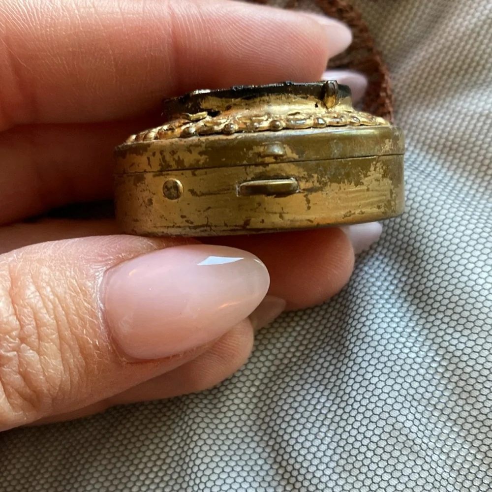Vintage Gold and Black Pill Box - Picture 5 of 6